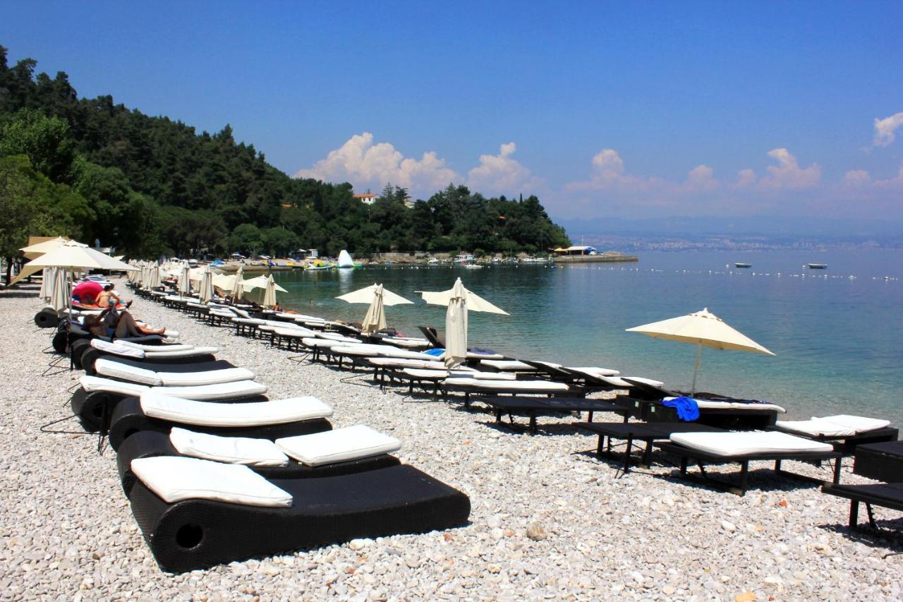 Apartments By The Sea Medveja, Opatija - 7720 로브란 외부 사진