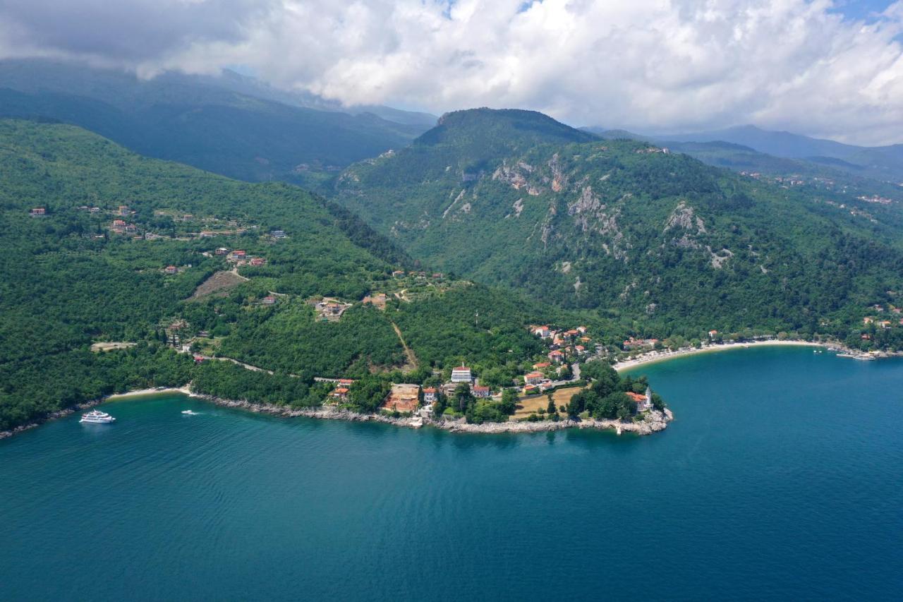 Apartments By The Sea Medveja, Opatija - 7720 로브란 외부 사진
