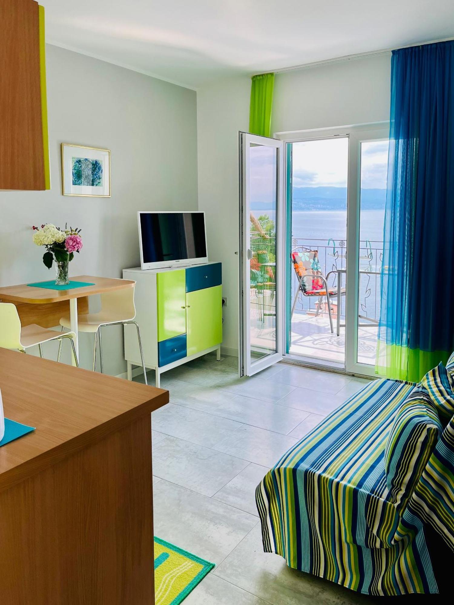 Apartments By The Sea Medveja, Opatija - 7720 로브란 외부 사진